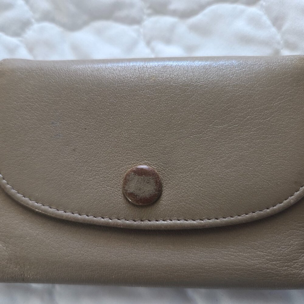 Victory Beige billfold wallet